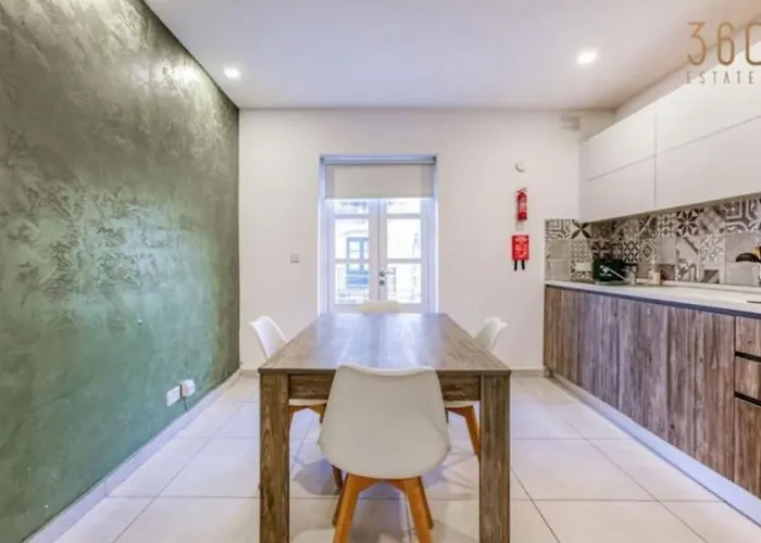 Fiftynine With Maltese Charm 일 푸리아나