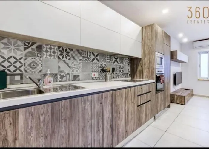 Fiftynine With Maltese Charm * 일 푸리아나