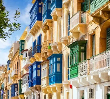 Homey With Private Balcony Near Valletta * Floriana