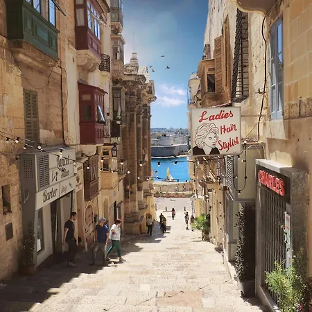 Homey With Private Balcony Near Valletta * Floriana